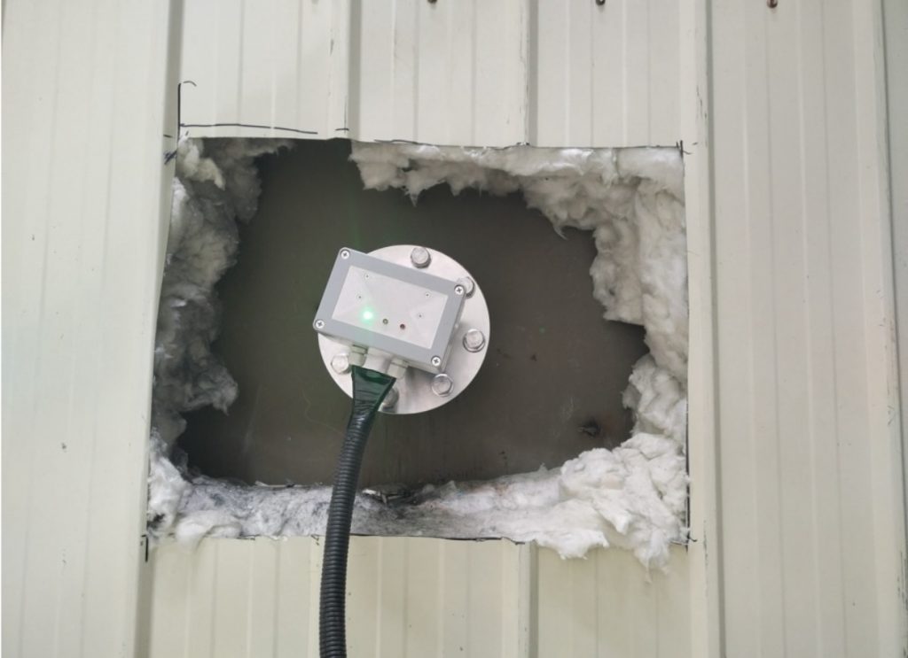 A Dynamic M7 Dust Monitor is installed at the exit of the waste bag cabin